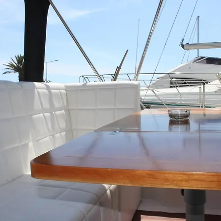 Botel Aloha Ii