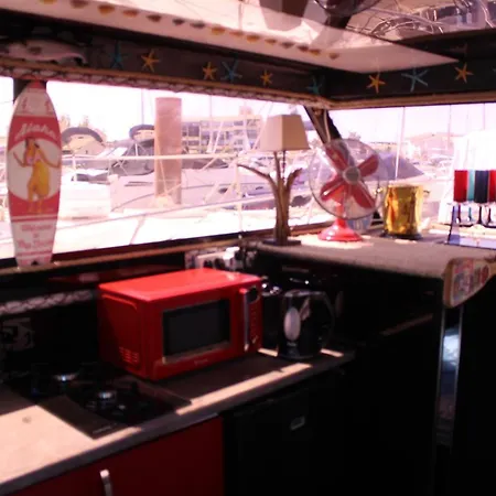 Botel Aloha Ii *